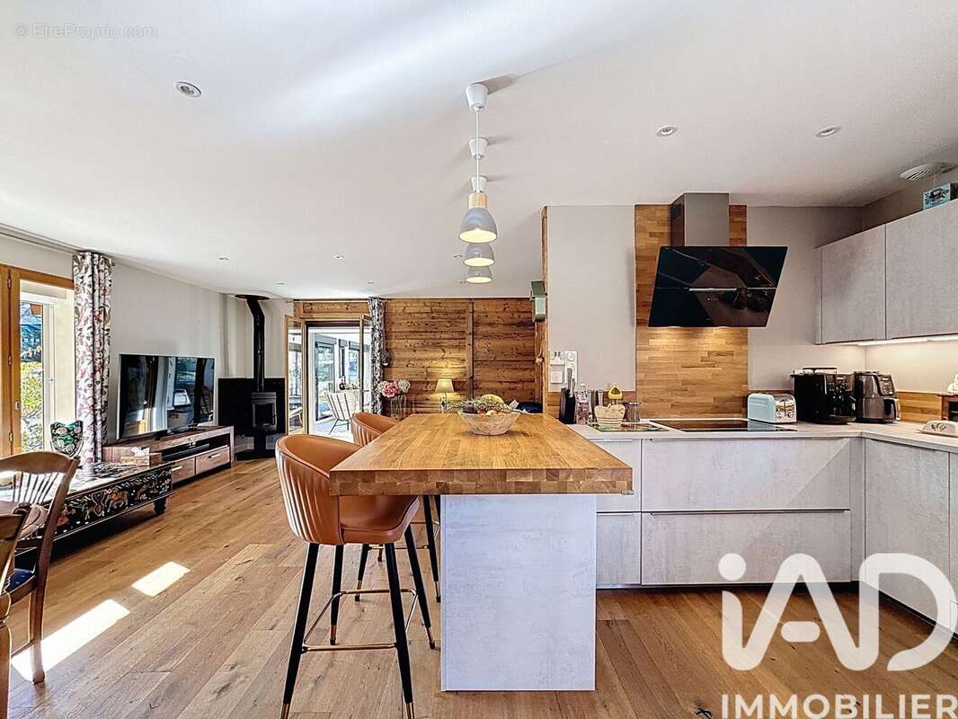 Maison 134 m² à La Roche-Sur-Foron  - photo 3
