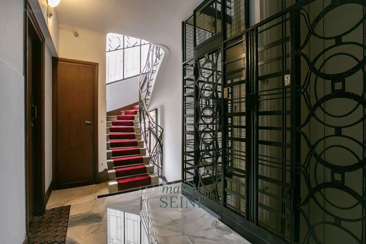 Appartement à PARIS-16E