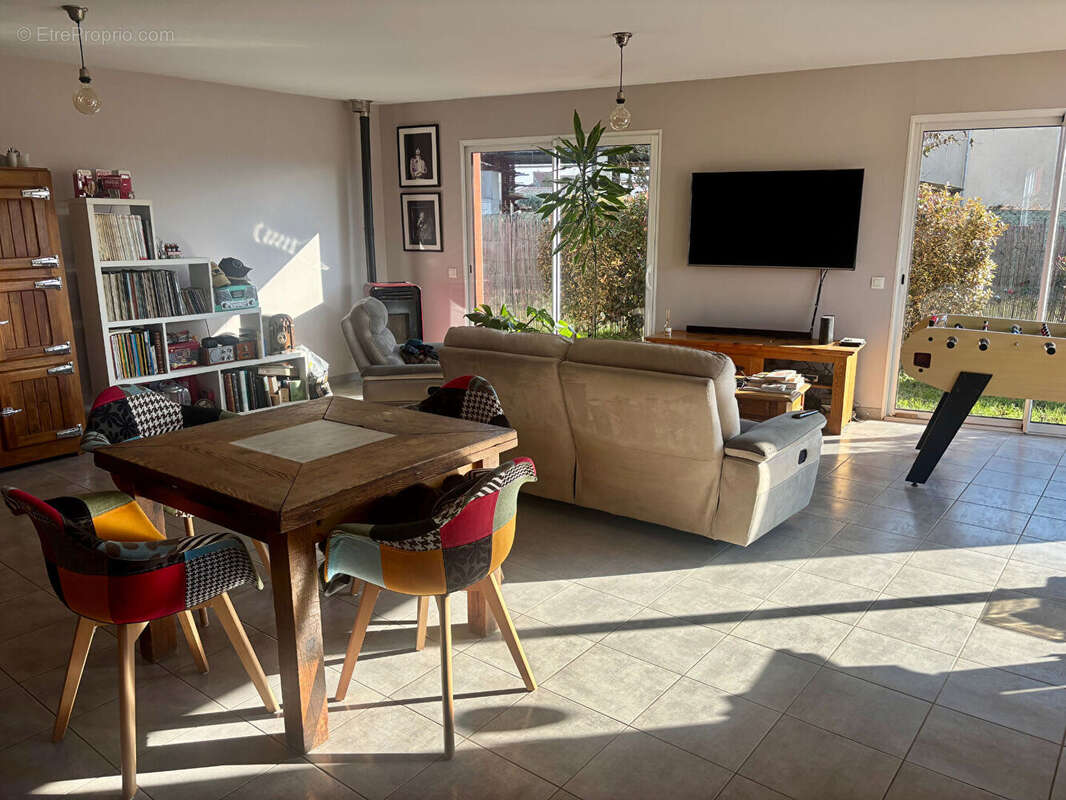 Maison à GENISSIEUX