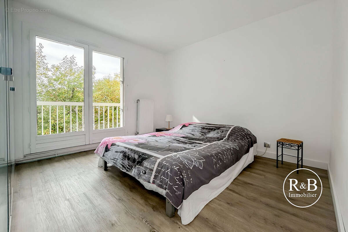 Appartement à LES CLAYES-SOUS-BOIS