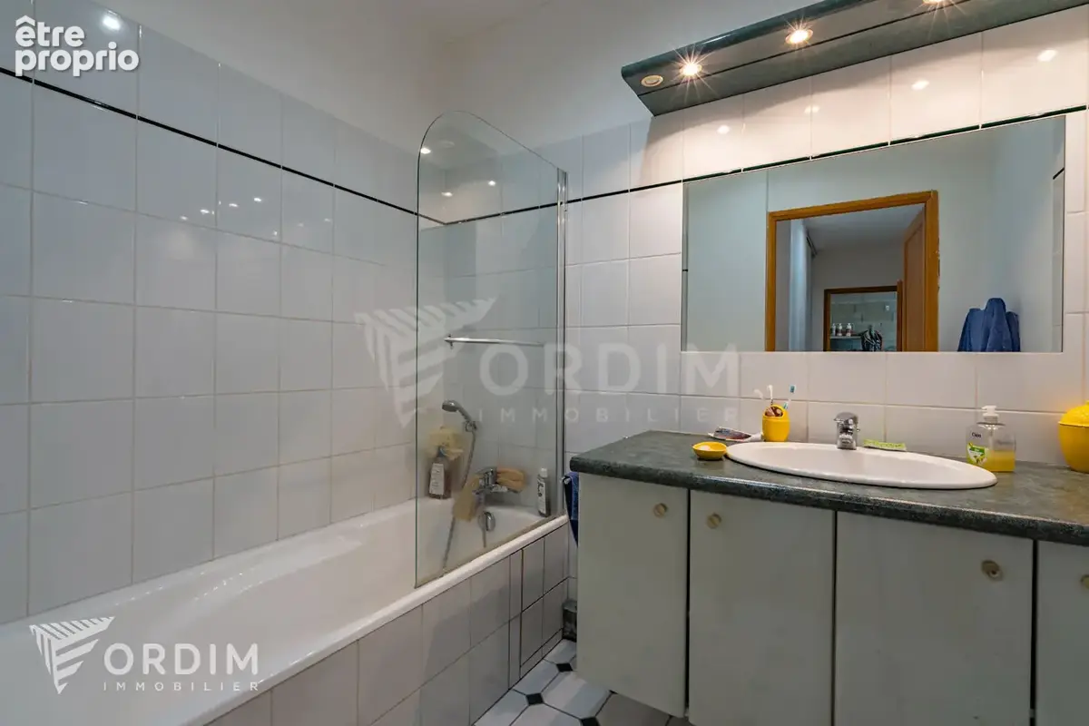 Maison plain-pied 102 m² avec piscine chauffée - terrain 2 083 m² - photo 7