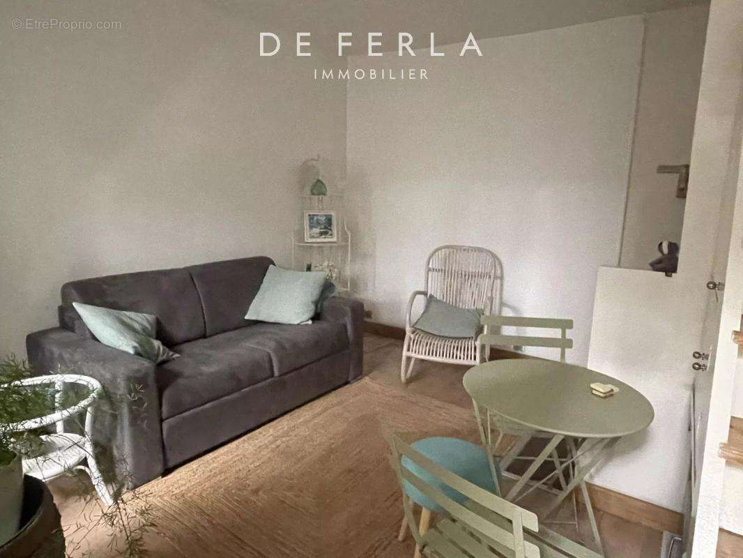 Appartement à PARIS-14E