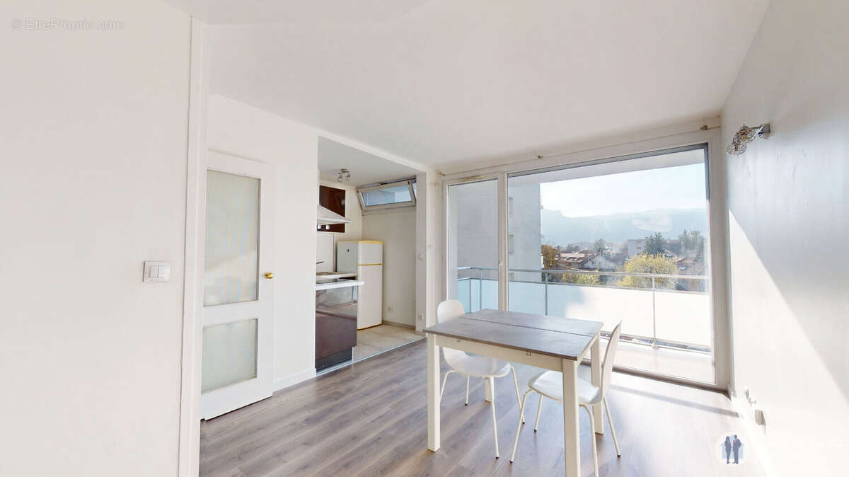 Appartement à SAINT-MARTIN-D'HERES