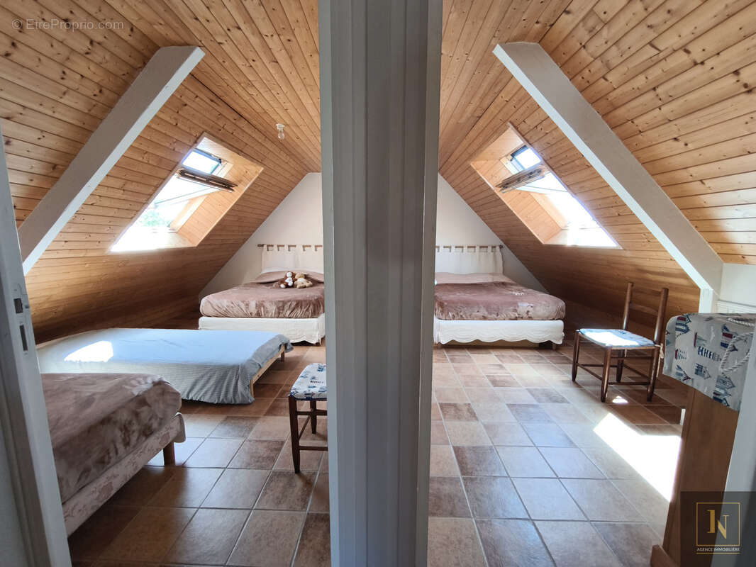 Maison construite en 1970 - 98 m2 - Parcelle 497 m2- Sarzeau - Au calme à 500m des plages - photo 8