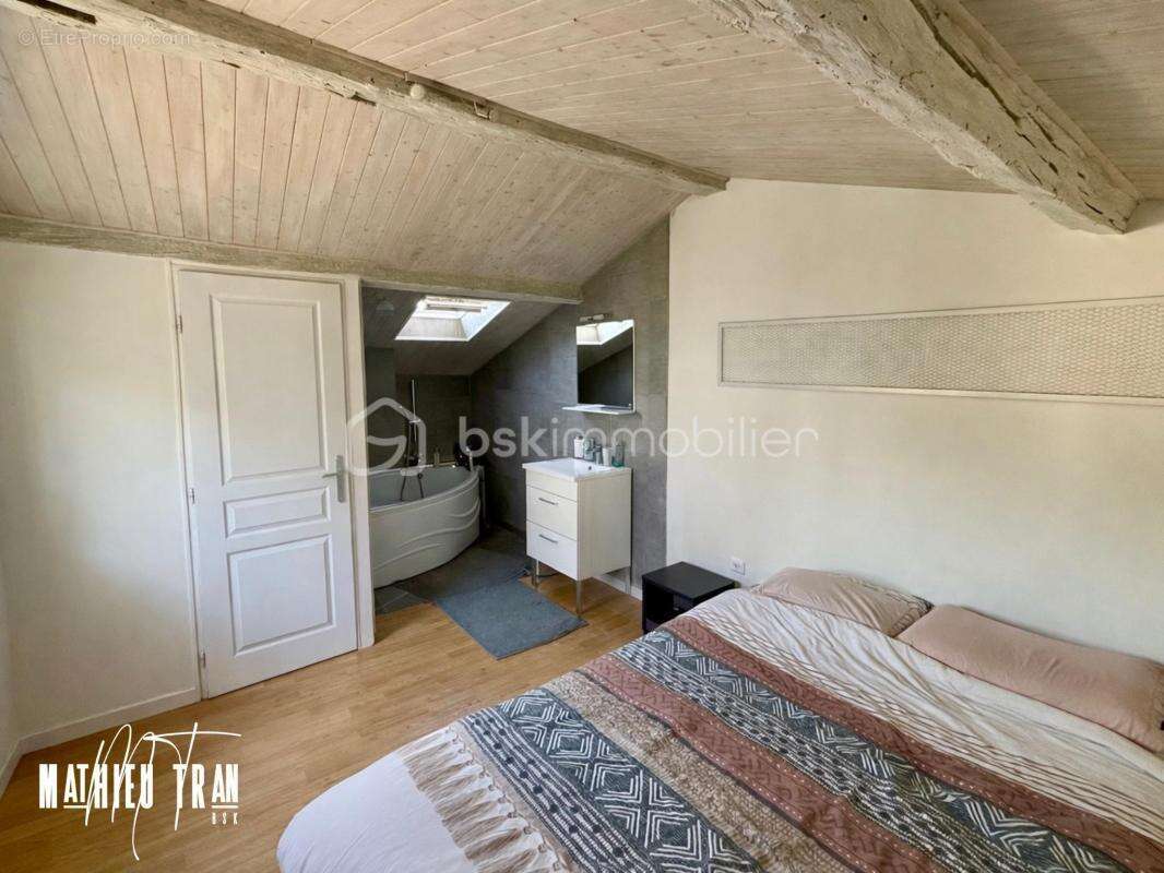 Maison à COUTRAS