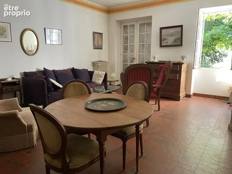  LONGERE ST ESTEPHE 3 CHAMBRES SUITE PARENTALE, UN STUDIO,