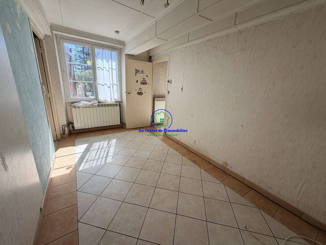 Maison à SAINTE-COLOMBE-EN-BRUILHOIS