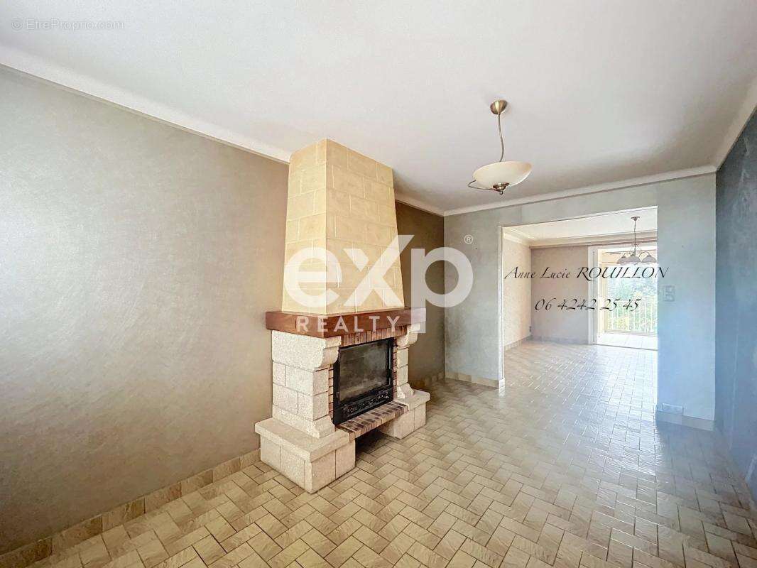 Maison à SAINT-MACAIRE-EN-MAUGES