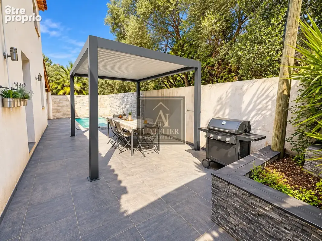 Maison contemporaine de 140 m2 de type 5 avec piscine sur une parcelle de 316 m2 - photo 11