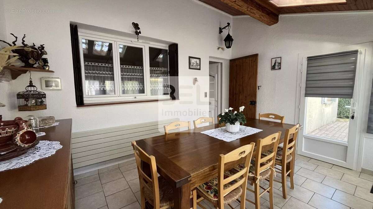 Maison à LAUDUN-L'ARDOISE