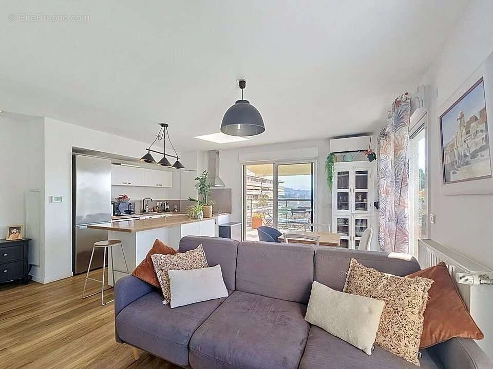 Appartement à SAINT-LAURENT-DU-VAR
