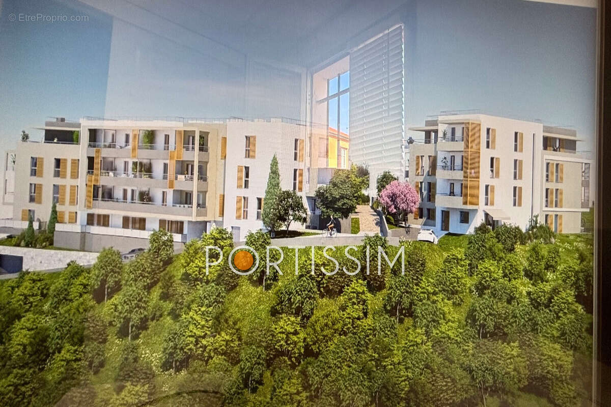 Appartement à SAINT-LAURENT-DU-VAR