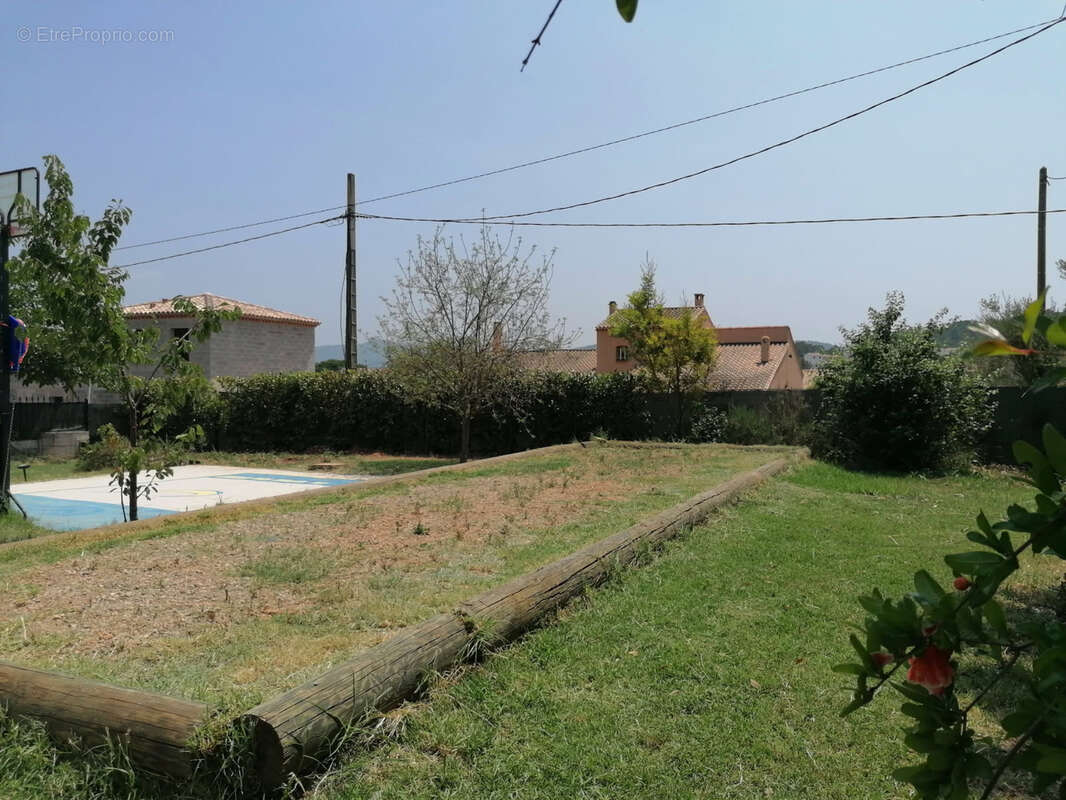 Terrain à CARNOULES