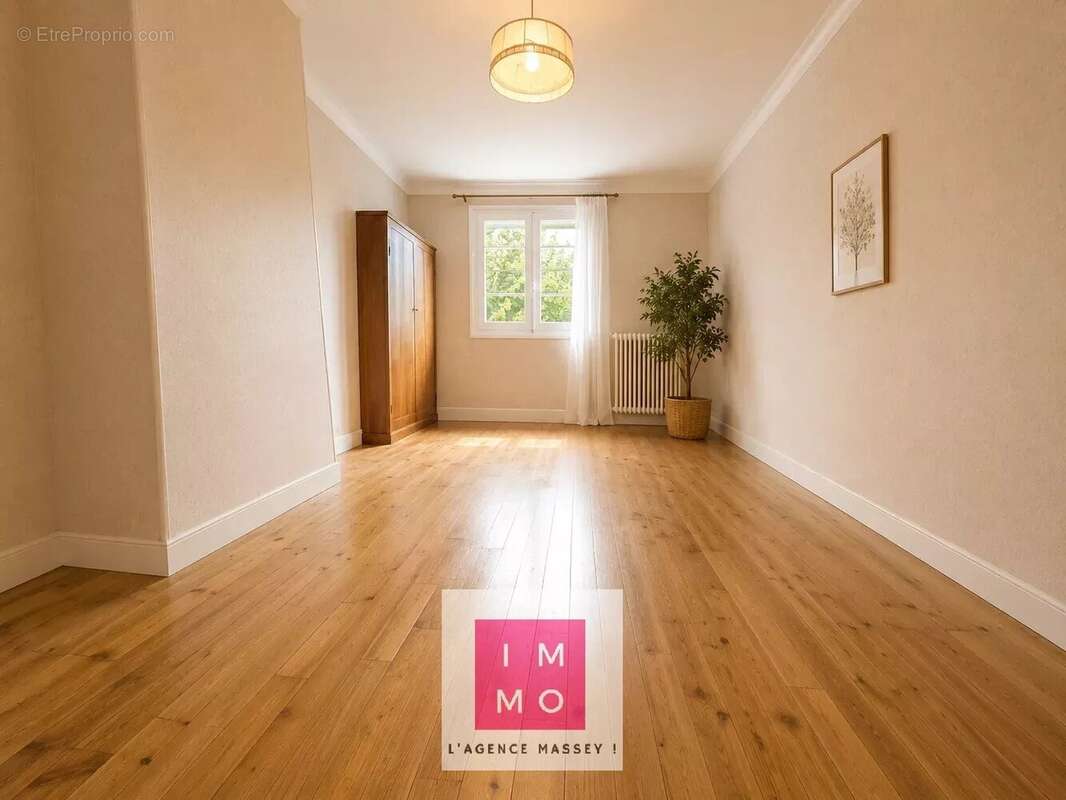 Maison familiale de 140 m² avec grand garage, atelier et jardin clos - photo 8