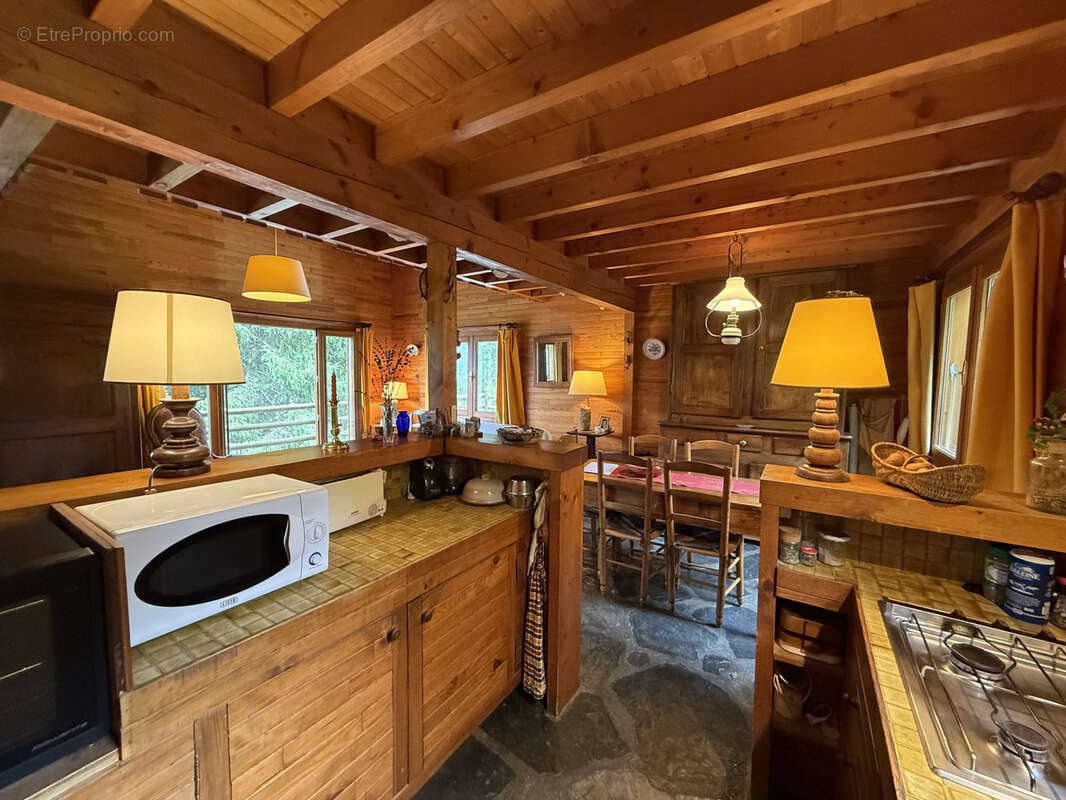 Maison à LES ALLUES