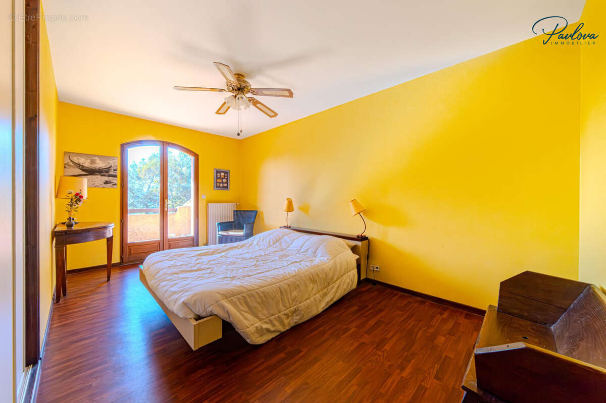 Maison à SAINT-CLEMENT-DE-RIVIERE