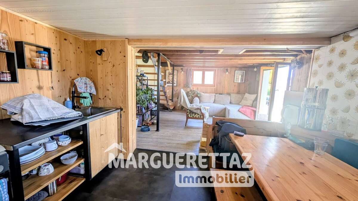 Maison à LA TOUR