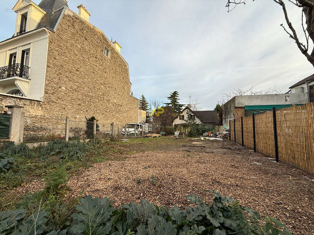 Terrain à CORMEILLES-EN-PARISIS