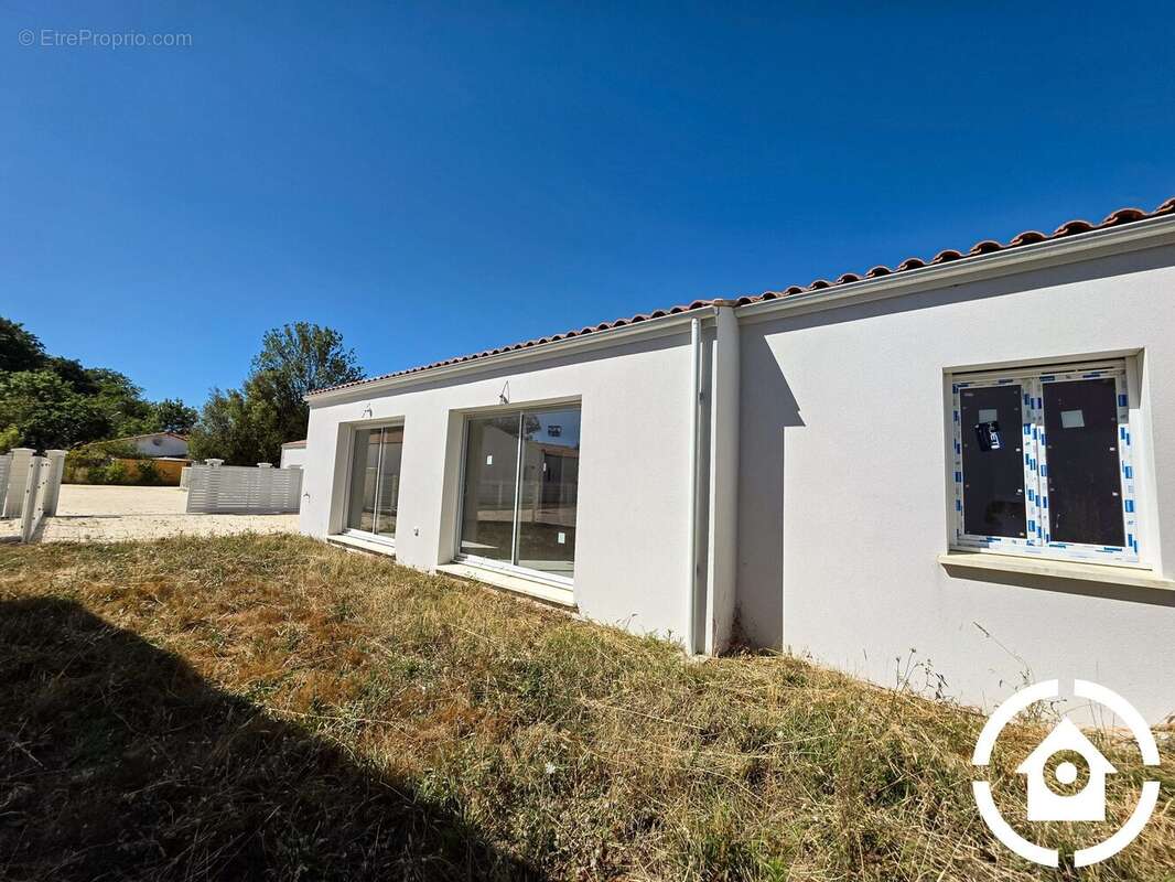Maison 113 m² à Breuillet  - photo 4