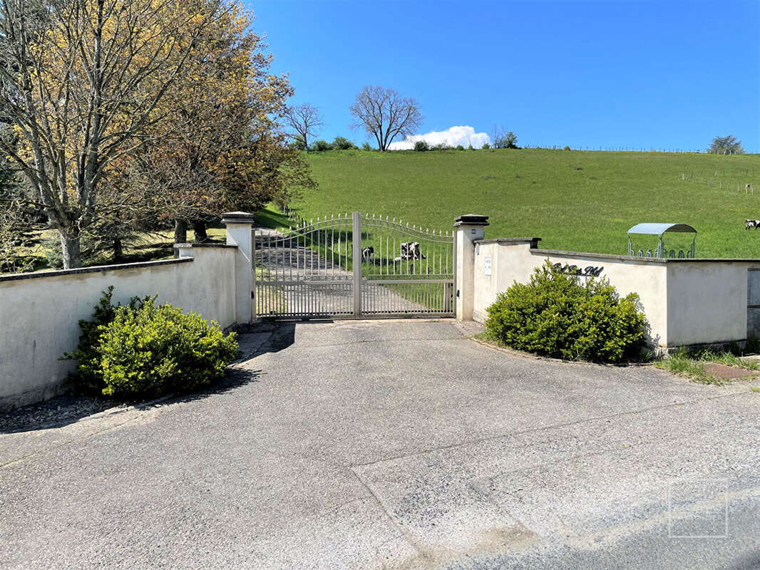 SAINT DIDIER AU MONT D'OR, Maison de 182 m² au calme avec beau potentiel - photo 13