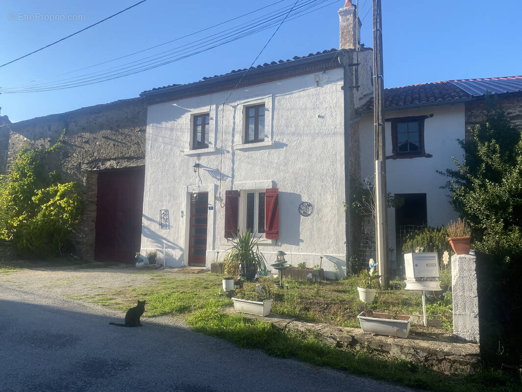 Maison à DOMPIERRE-LES-EGLISES