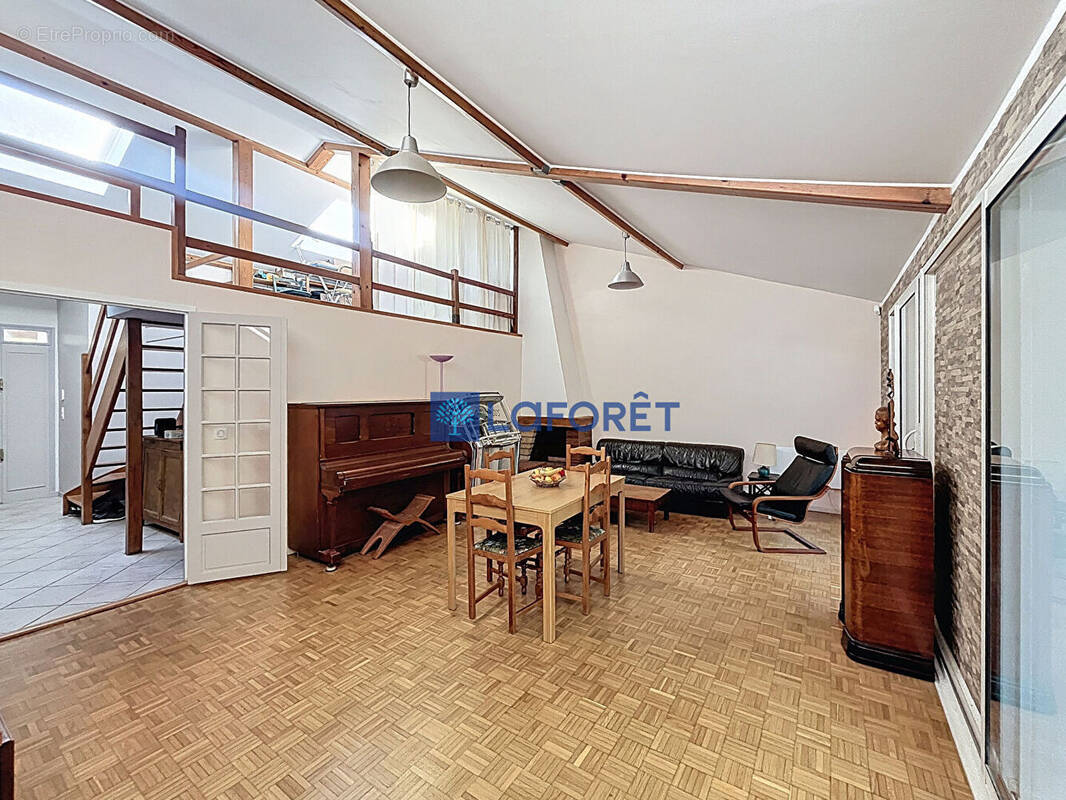 Maison à SAINT-PIERRE-DU-PERRAY