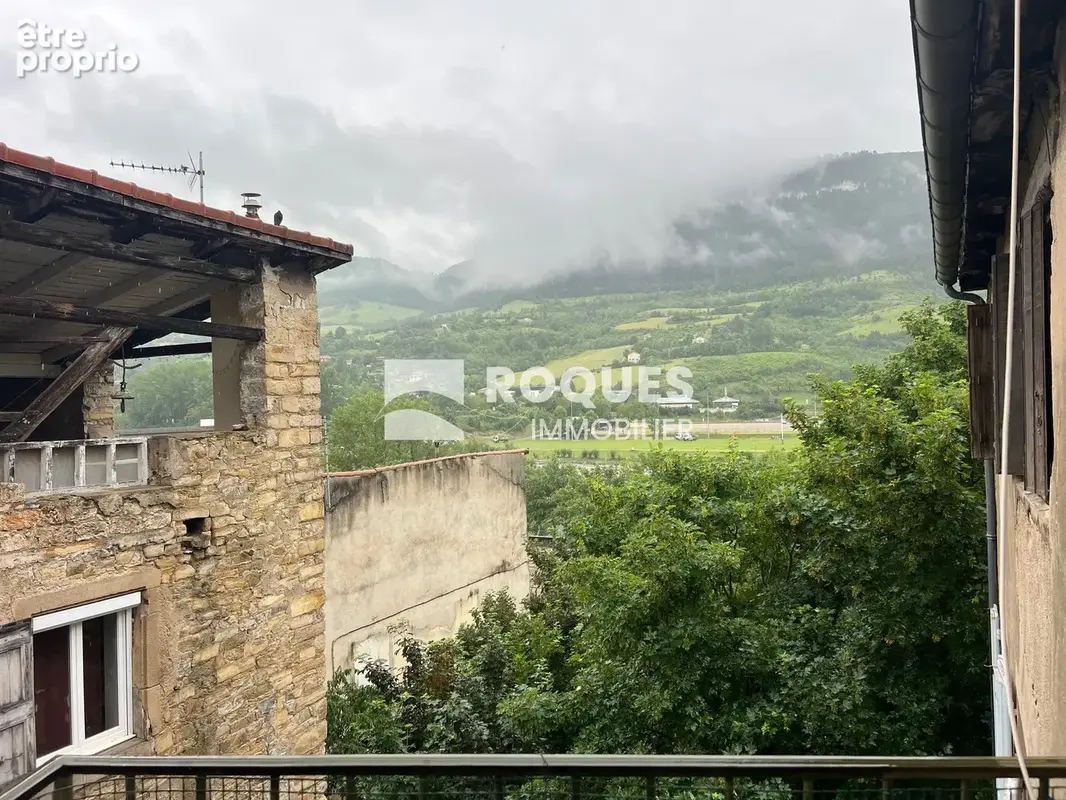 A vendre appartement T2 à rénover avec terrasse et cave à Millau - photo 2