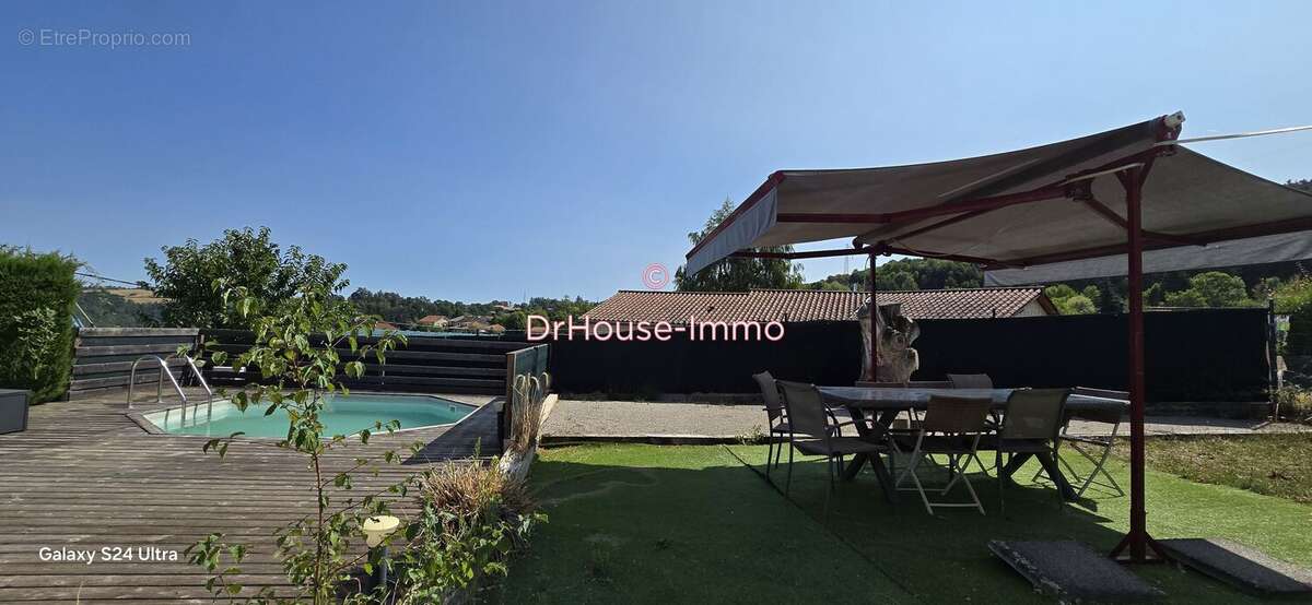 Maison 146 m² à Le Chambon-Feugerolles  - photo 2
