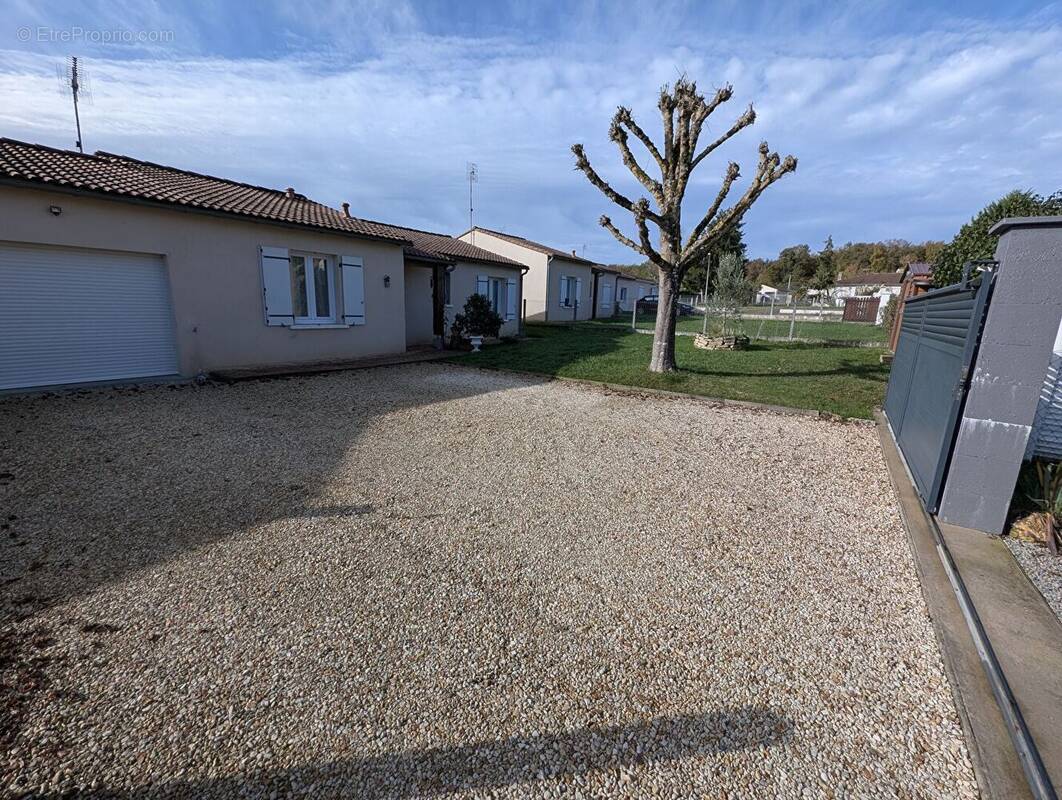 Maison à LA CHAPELLE-DES-POTS