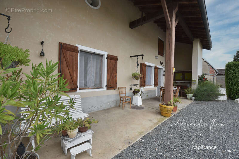 Maison à DOMPIERRE-SUR-VEYLE