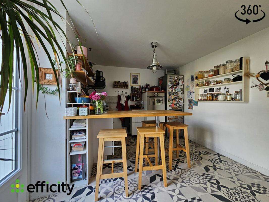 Maison à LA CHAPELLE-DES-FOUGERETZ