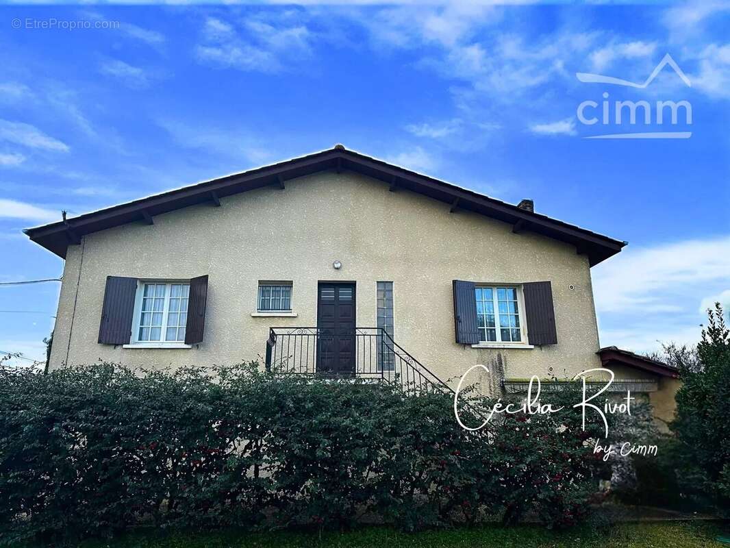 Maison à PRIGNAC-ET-MARCAMPS