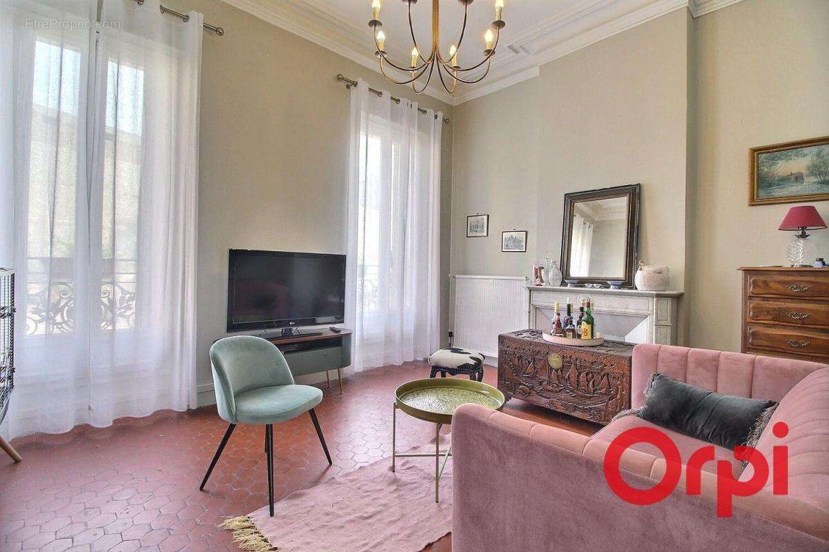 Appartement à MARSEILLE-2E