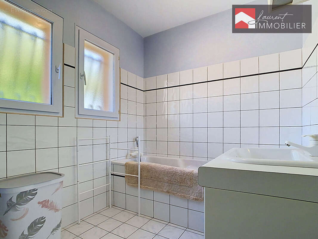 Simandre - Maison de plain-pied de 108 m² avec vaste terrain - photo 13