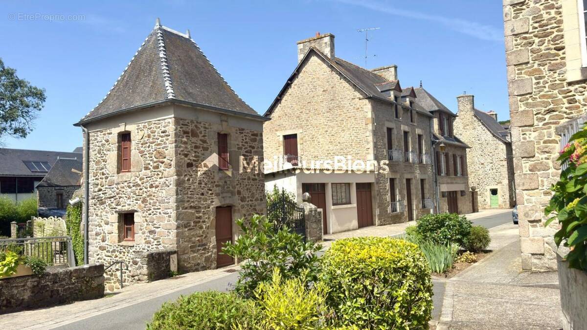 Maison à JUGON-LES-LACS