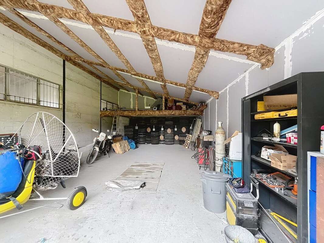 Commerce à PEYROULES