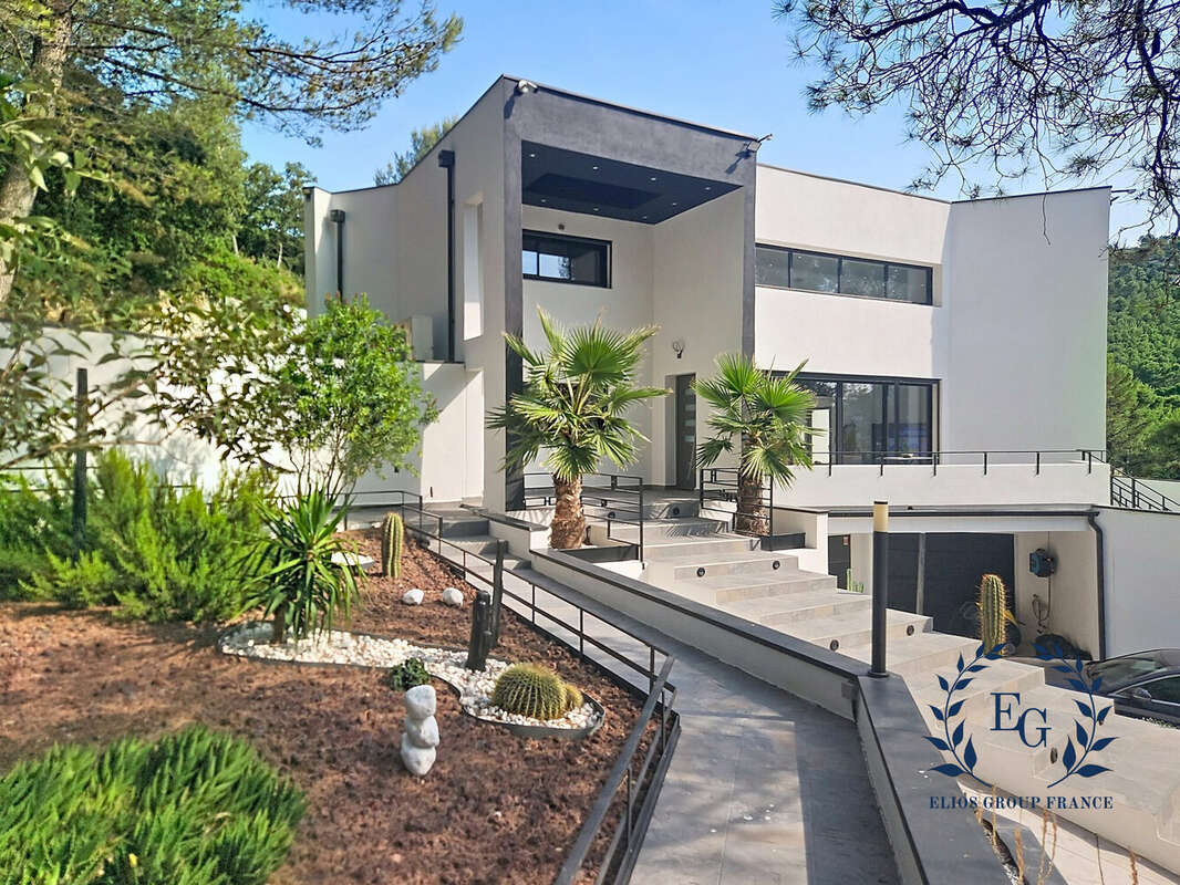 Maison 510 m² à Aubagne  - photo 2