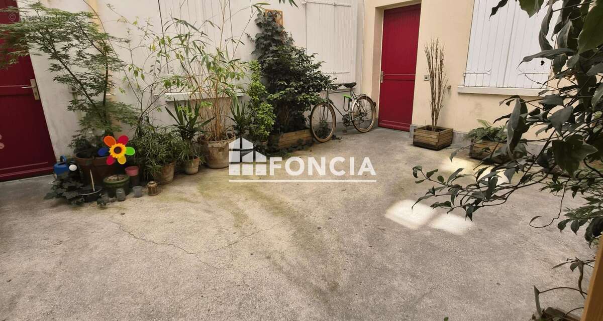 Charonne, à deux pas du square Louis Majorelle. 2 pièces de 27m², entièrement refait à neuf, ascenseur, vue sur cour arborée - photo 6