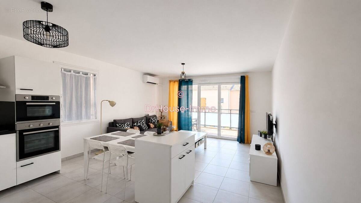 Appartement à MOURIES