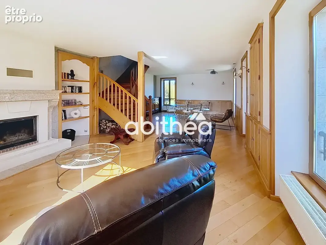 Propriété de 239 m2, sur 2,5 ha de terres et bois. - photo 7