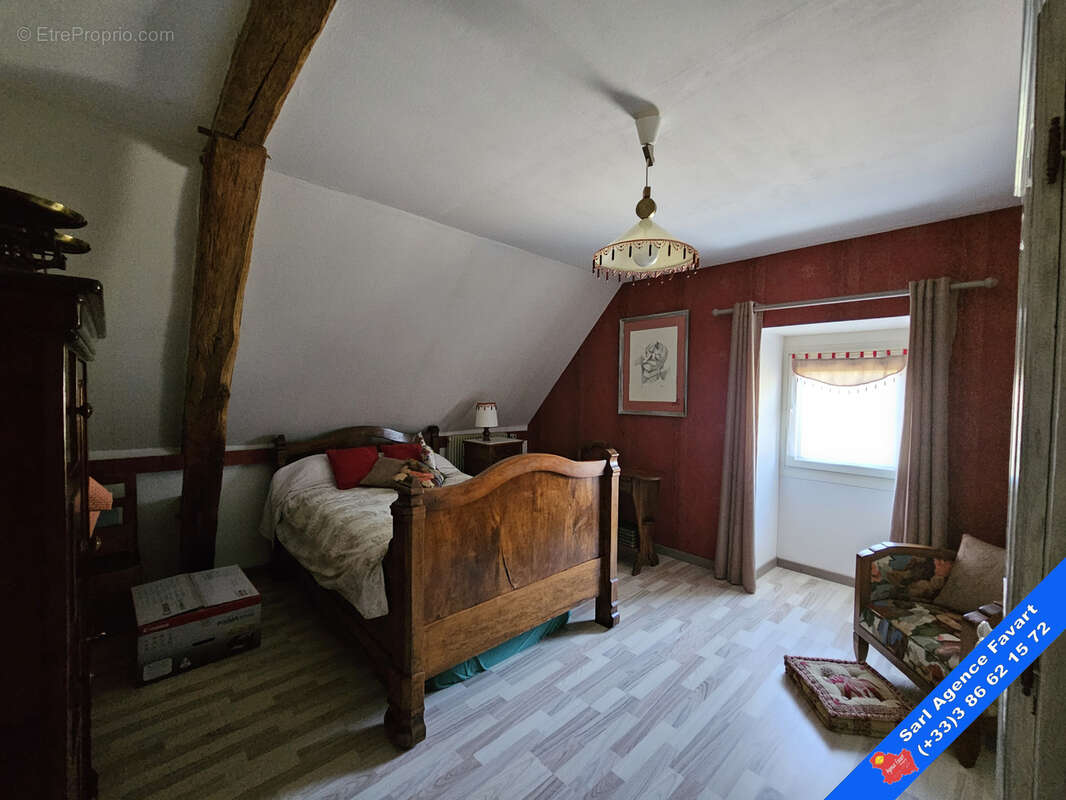 Maison à LA CELLE-SAINT-CYR