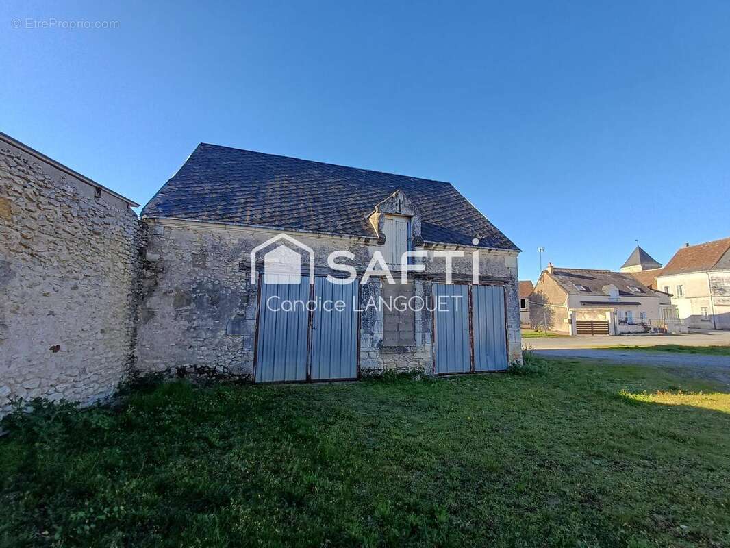 Photo 5 - Parking à SUBLAINES