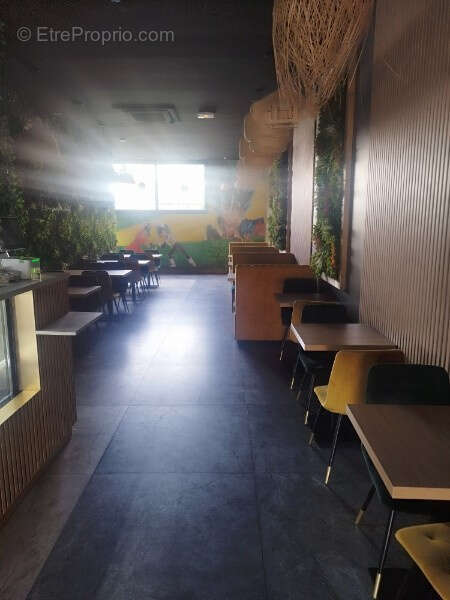 Commerce à SARTROUVILLE