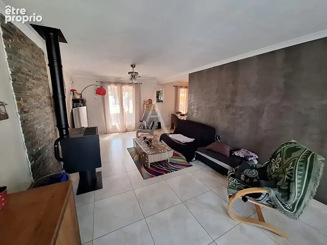 À vendre ? maison traditionnelle avec piscine, jardin et garage - photo 14