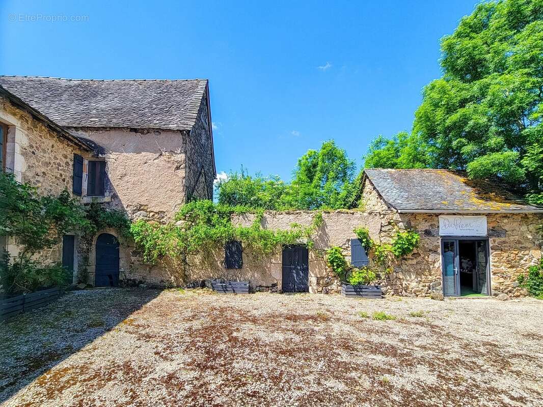 Commerce à VILLEFRANCHE-DE-ROUERGUE