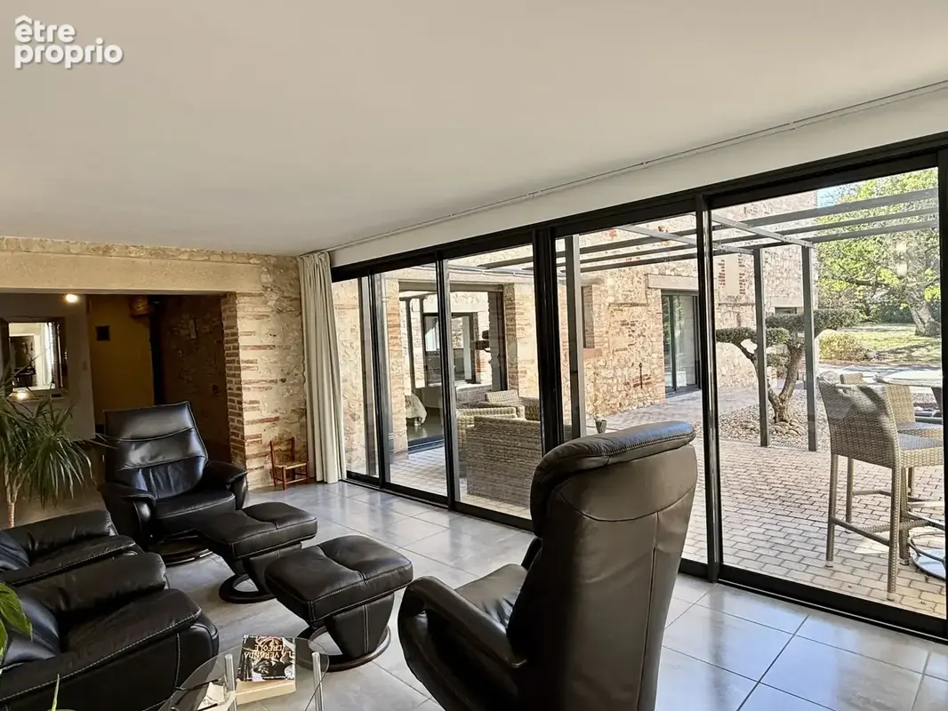 Magnifique maison en pierre entièrement rénovée, avec piscine et jardin arboré. - photo 16