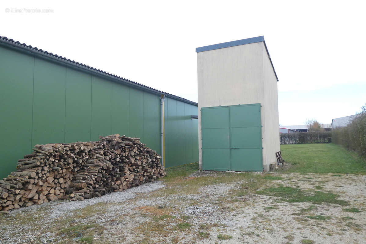 Local professionnel de 350 m2 - secteur le mele sur sarthe - photo 9