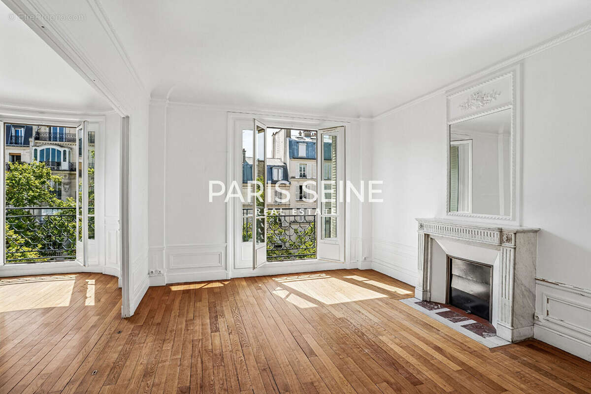 Appartement à PARIS-7E