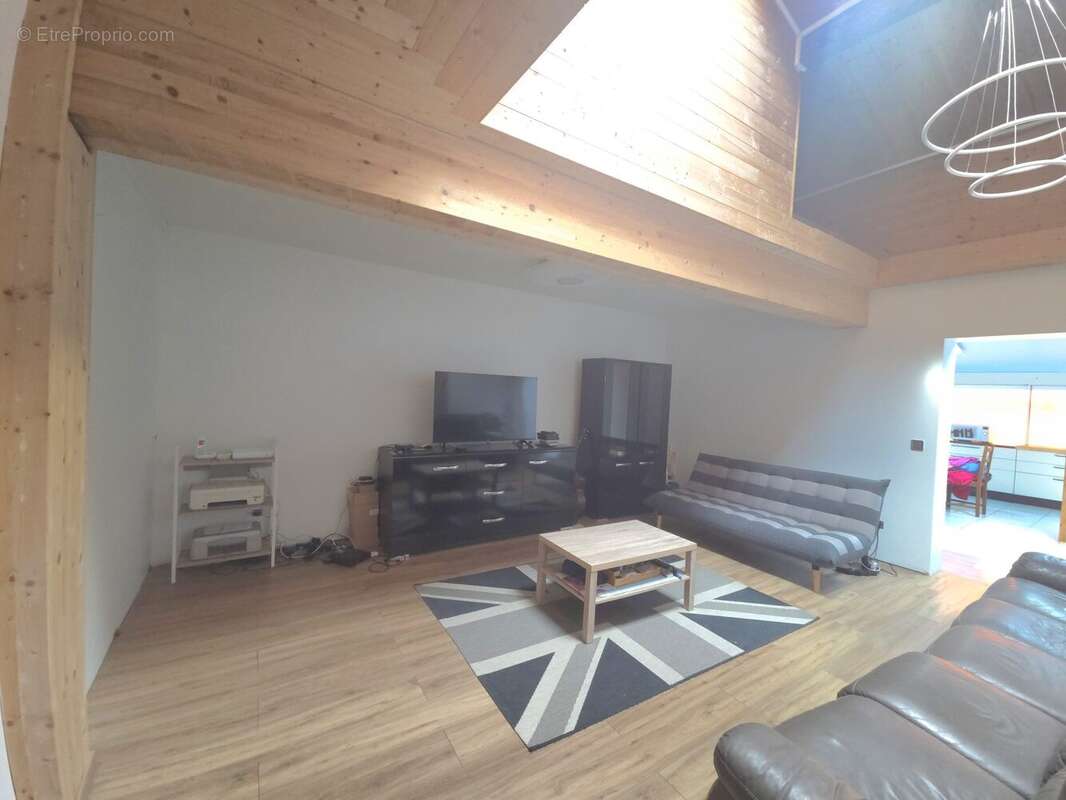 Maison 135 m² à Arveyres  - photo 2