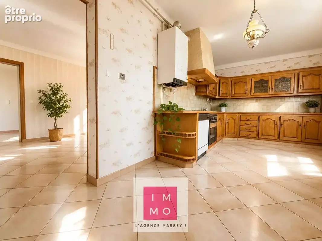 Maison familiale de 140 m² avec grand garage, atelier et jardin clos - photo 7